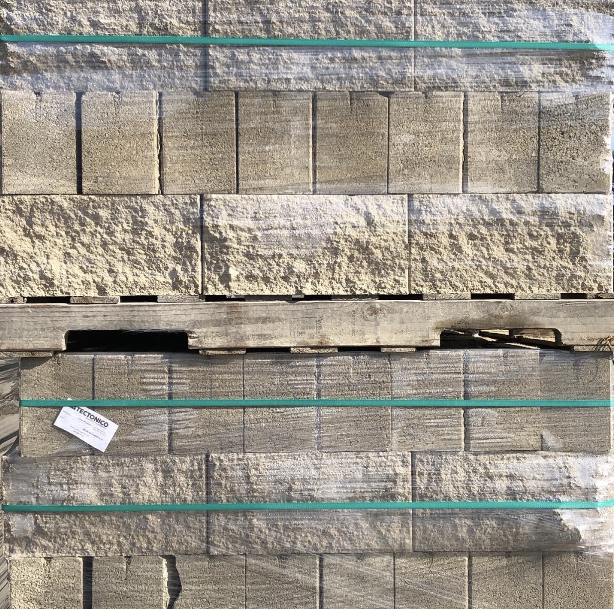 Bloques abuzardados Tectónico con acabado decorativo para muros vistos