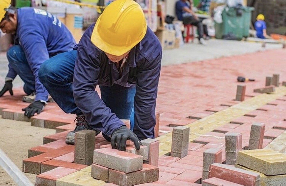 Adoquines en avenida