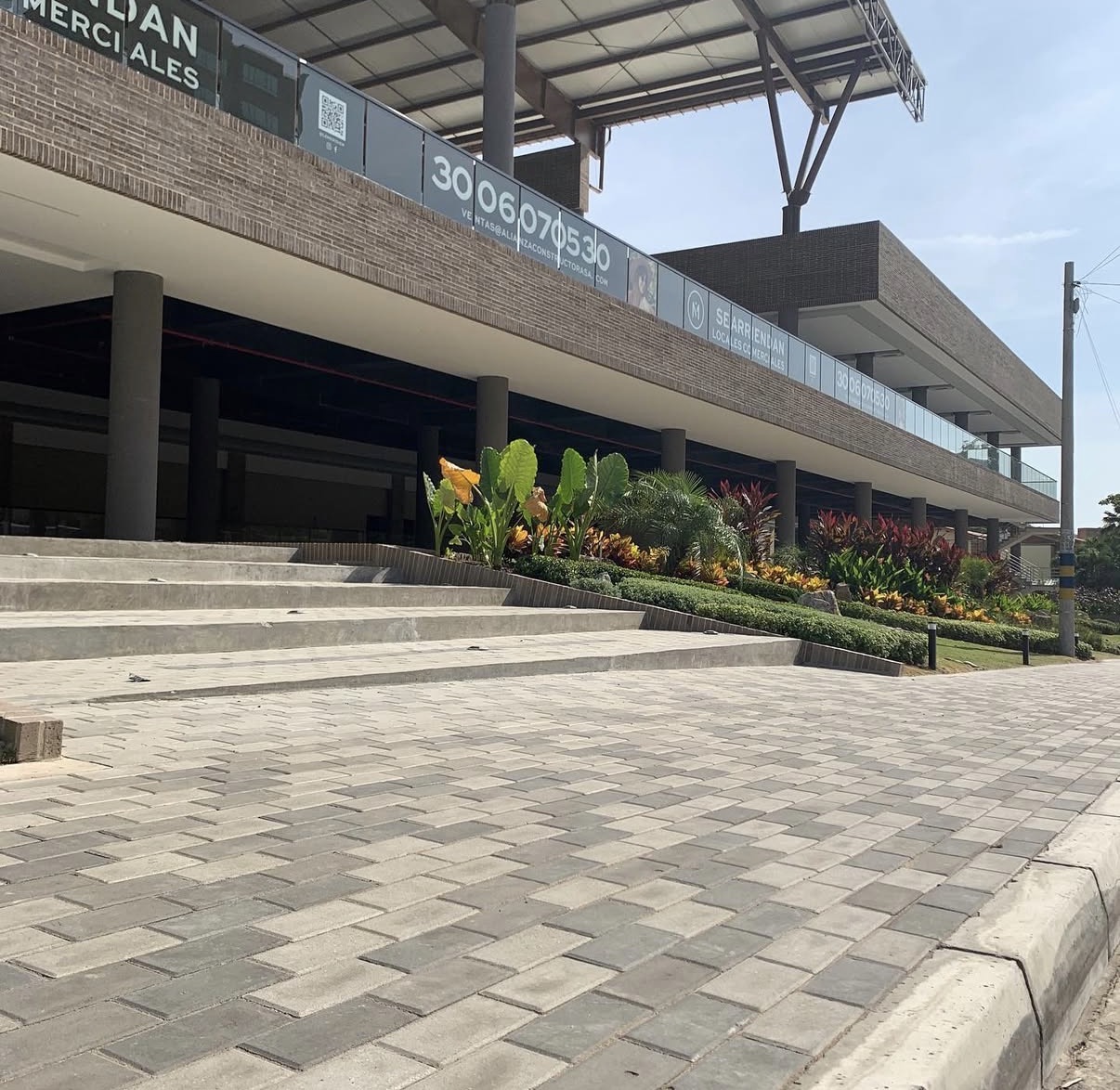 Adoquines en centro comercial