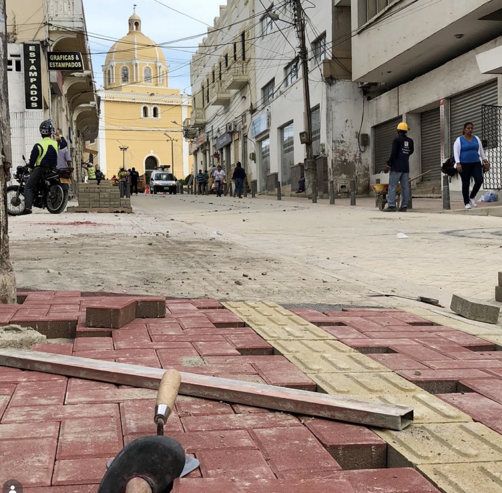 Intervención en el centro histórico de Sincelejo - Adoquines Tectónico con vista a la catedral
